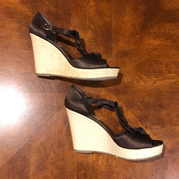 Steve Madden P Valour Satin Ruffle Wedges Size 8.5 - Picture 3 of 6